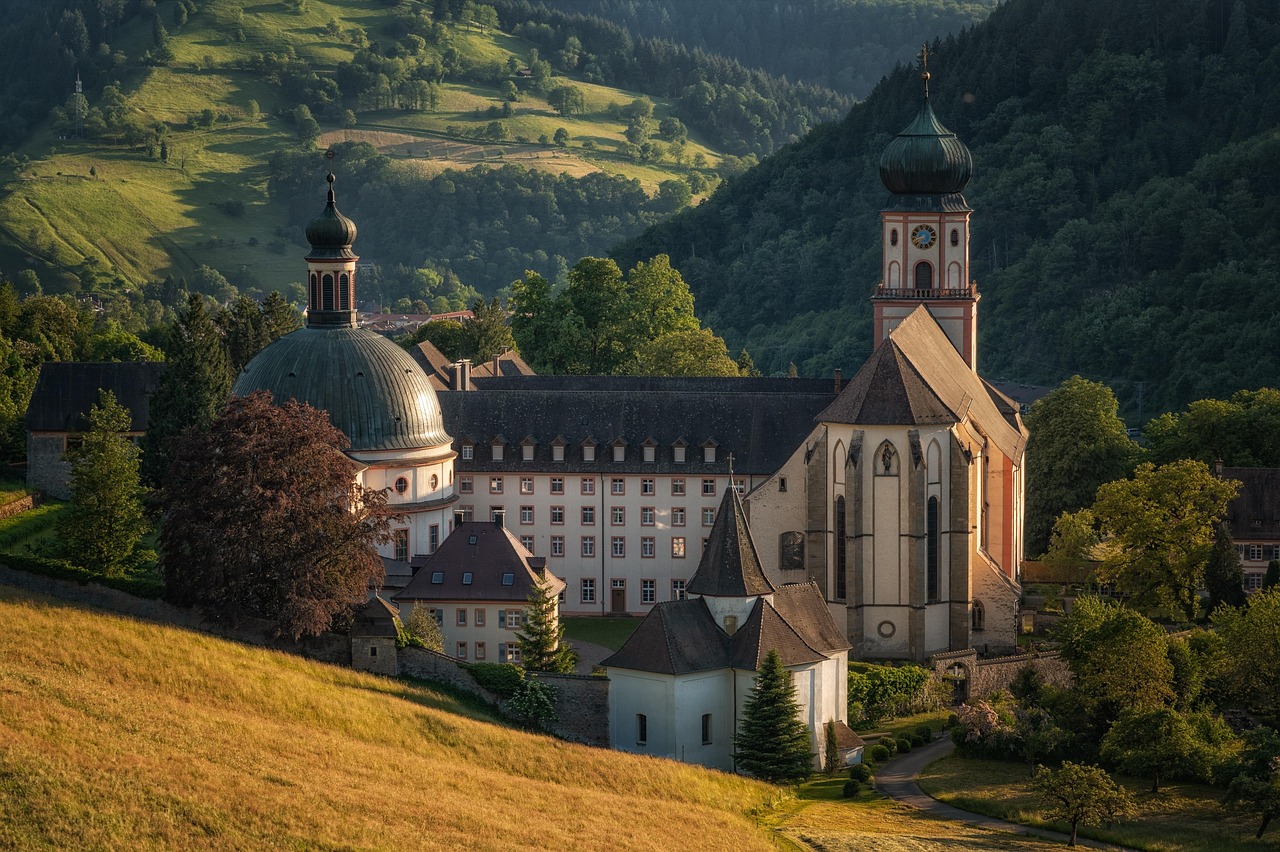 entdecken sie die verschiedenen facetten der religion, ihre ursprünge, lehren und die auswirkungen auf die gesellschaft. tauchen sie ein in die welt des glaubens und erfahren sie mehr über die verschiedenen glaubensrichtungen und deren kulturelle bedeutung.